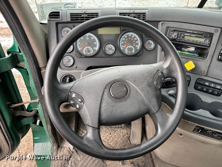 image for item FG1124 2017 Freightliner Cascadia 125 semi truck