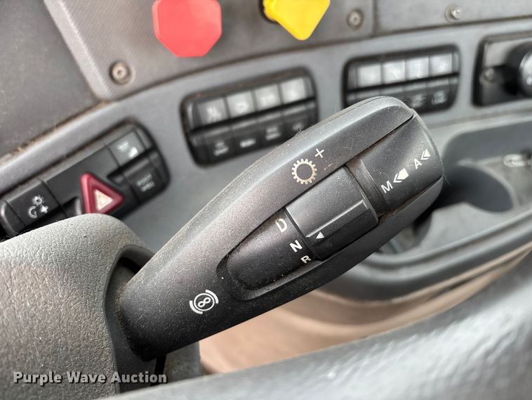 image for item FG1124 2017 Freightliner Cascadia 125 semi truck