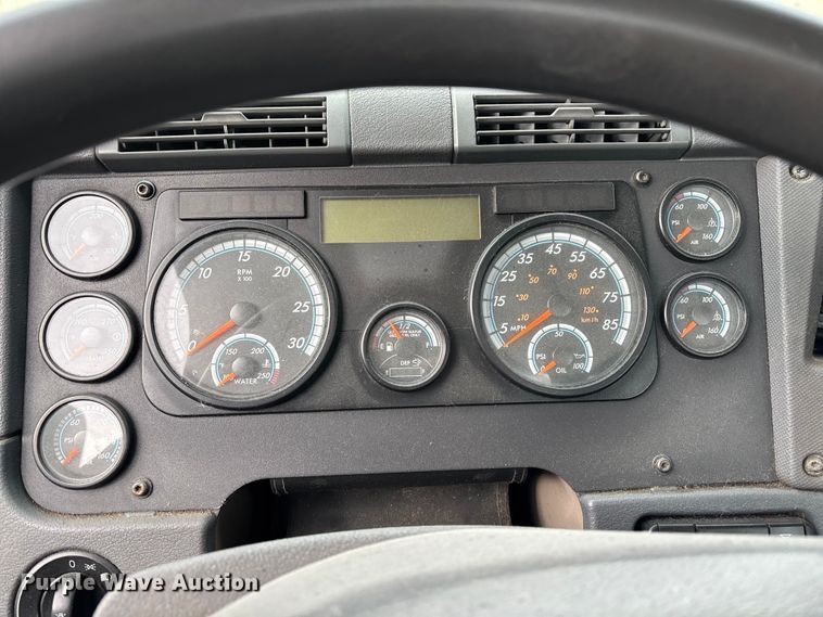 image for item FG1124 2017 Freightliner Cascadia 125 semi truck