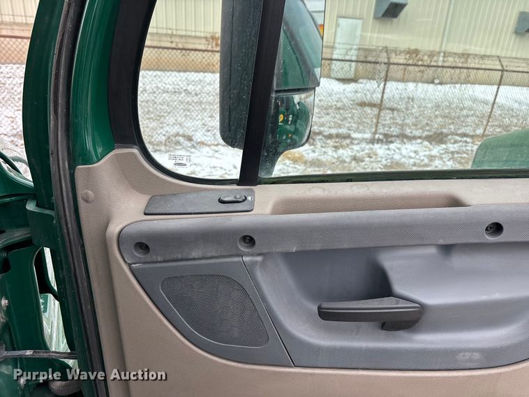 image for item FG1124 2017 Freightliner Cascadia 125 semi truck