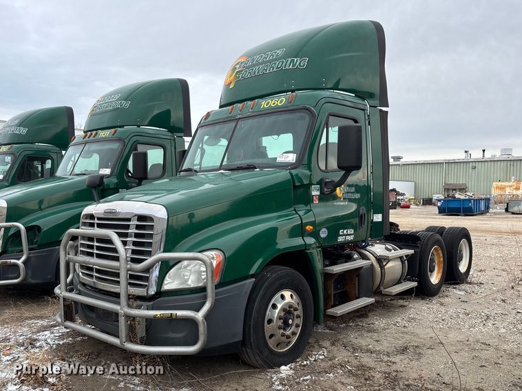 image for item FG1125 2017 Freightliner Cascadia 125 semi truck