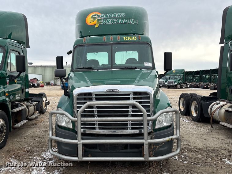 image for item FG1125 2017 Freightliner Cascadia 125 semi truck