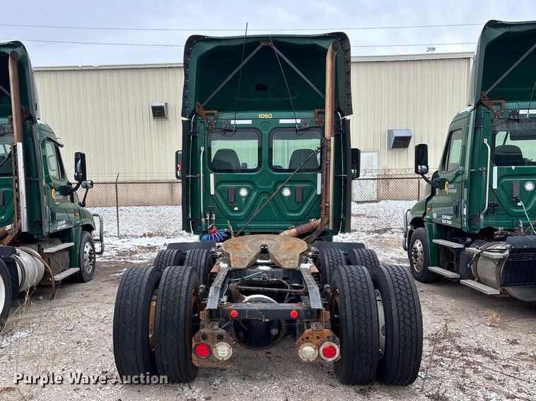 image for item FG1125 2017 Freightliner Cascadia 125 semi truck