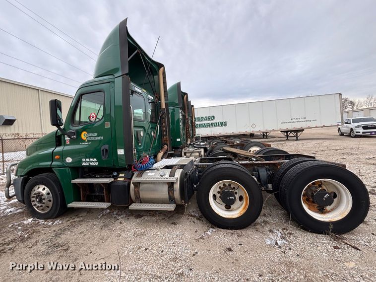 image for item FG1125 2017 Freightliner Cascadia 125 semi truck