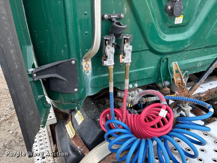 image for item FG1125 2017 Freightliner Cascadia 125 semi truck