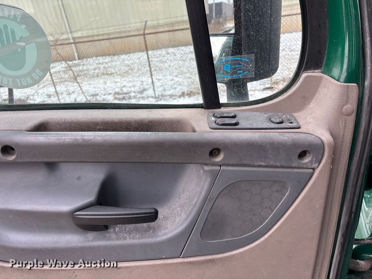 image for item FG1125 2017 Freightliner Cascadia 125 semi truck