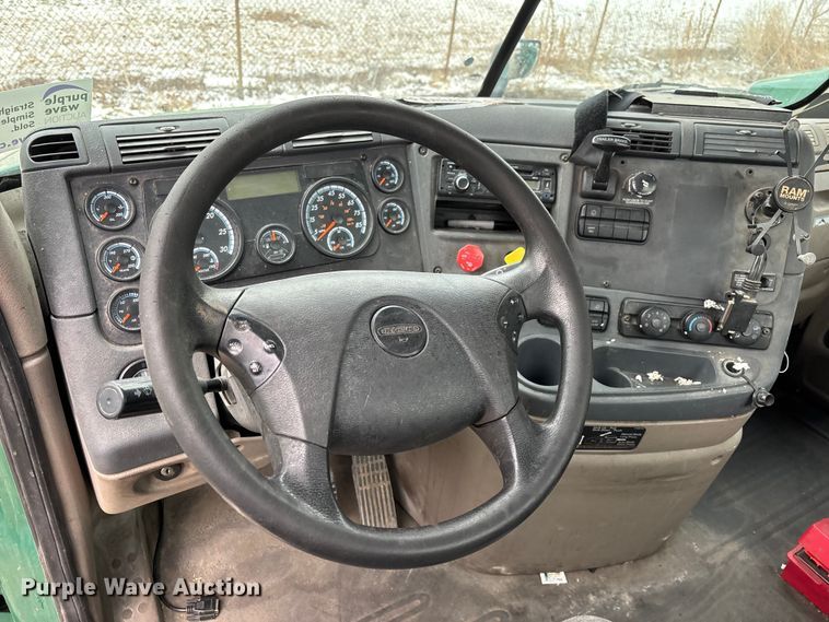 image for item FG1125 2017 Freightliner Cascadia 125 semi truck