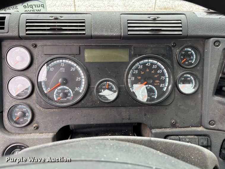 image for item FG1125 2017 Freightliner Cascadia 125 semi truck