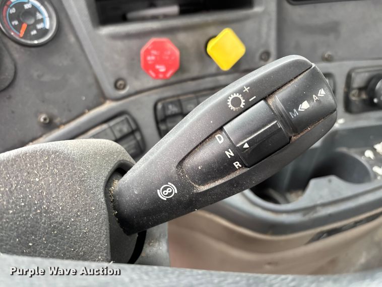 image for item FG1125 2017 Freightliner Cascadia 125 semi truck