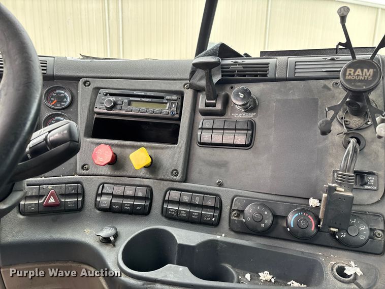 image for item FG1125 2017 Freightliner Cascadia 125 semi truck