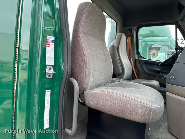 image for item FG1125 2017 Freightliner Cascadia 125 semi truck