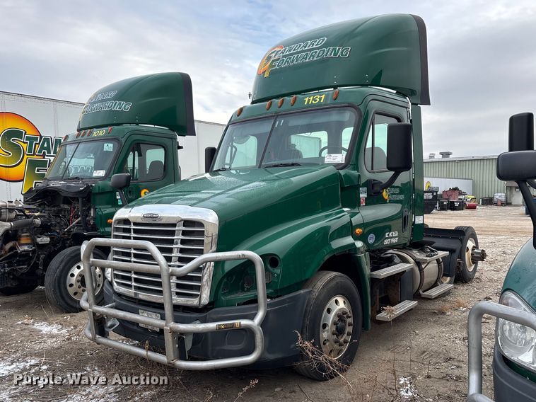 image for item FG1126 2017 Freightliner Cascadia 125 semi truck