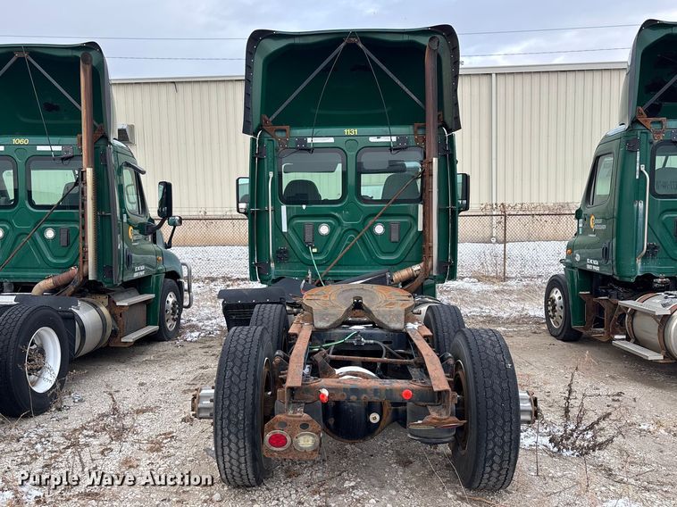 image for item FG1126 2017 Freightliner Cascadia 125 semi truck