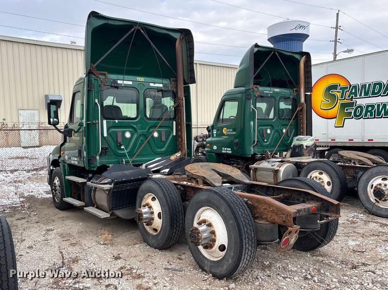 image for item FG1126 2017 Freightliner Cascadia 125 semi truck