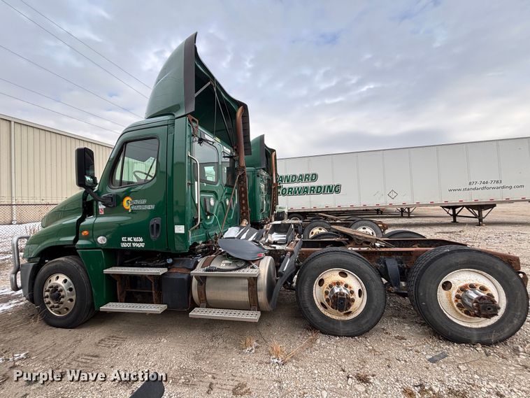 image for item FG1126 2017 Freightliner Cascadia 125 semi truck
