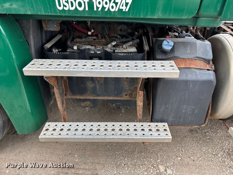 image for item FG1126 2017 Freightliner Cascadia 125 semi truck