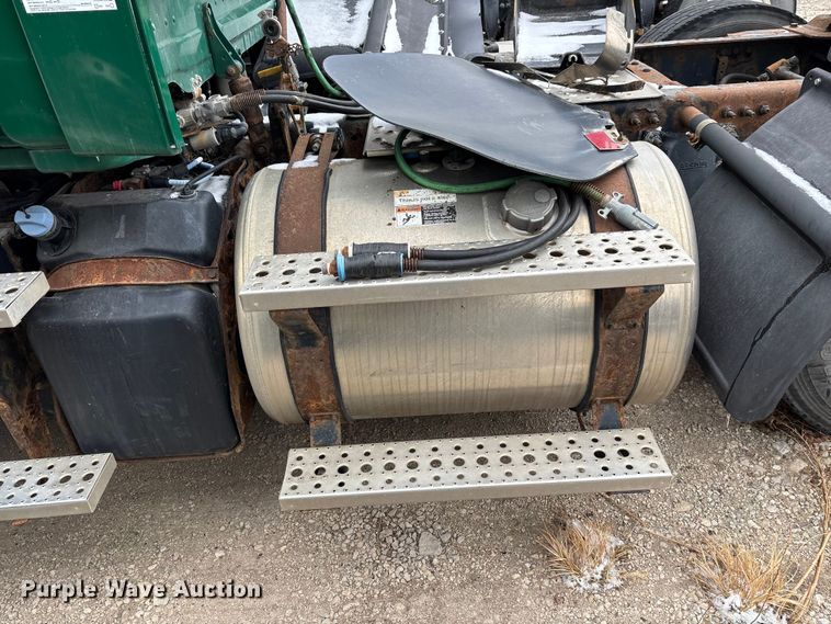 image for item FG1126 2017 Freightliner Cascadia 125 semi truck