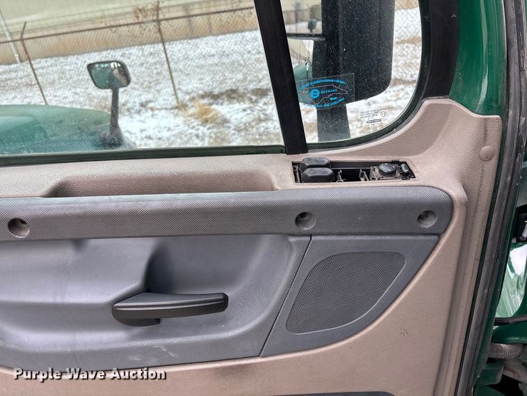 image for item FG1126 2017 Freightliner Cascadia 125 semi truck