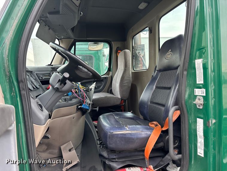 image for item FG1126 2017 Freightliner Cascadia 125 semi truck