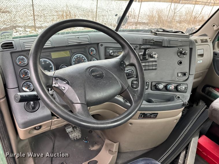 image for item FG1126 2017 Freightliner Cascadia 125 semi truck