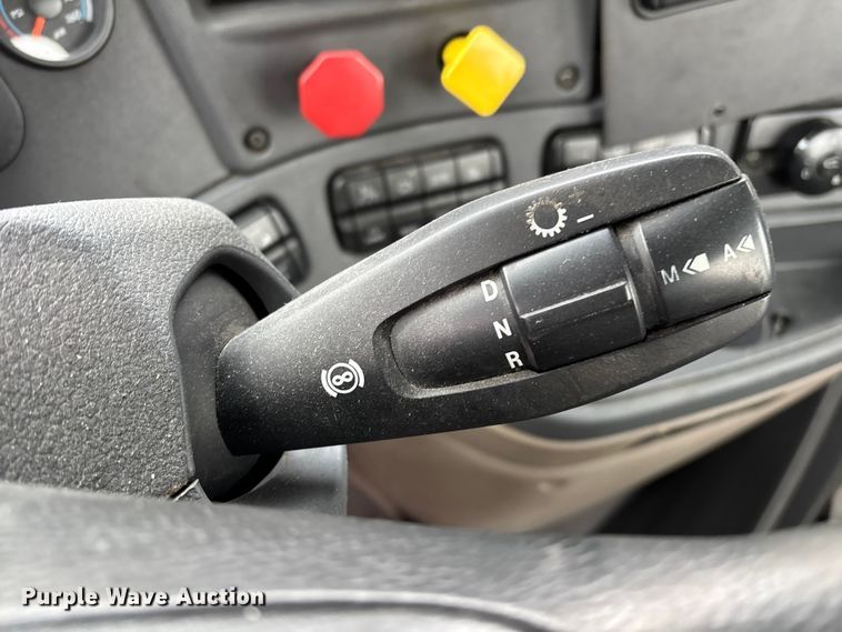 image for item FG1126 2017 Freightliner Cascadia 125 semi truck