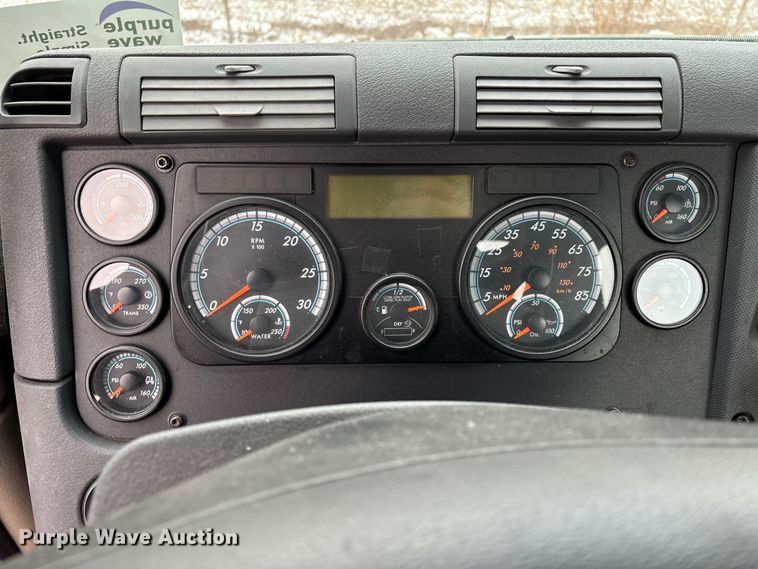 image for item FG1126 2017 Freightliner Cascadia 125 semi truck