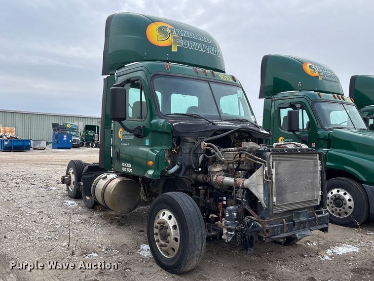 image for item FG1127 2017 Freightliner Cascadia 125 semi truck