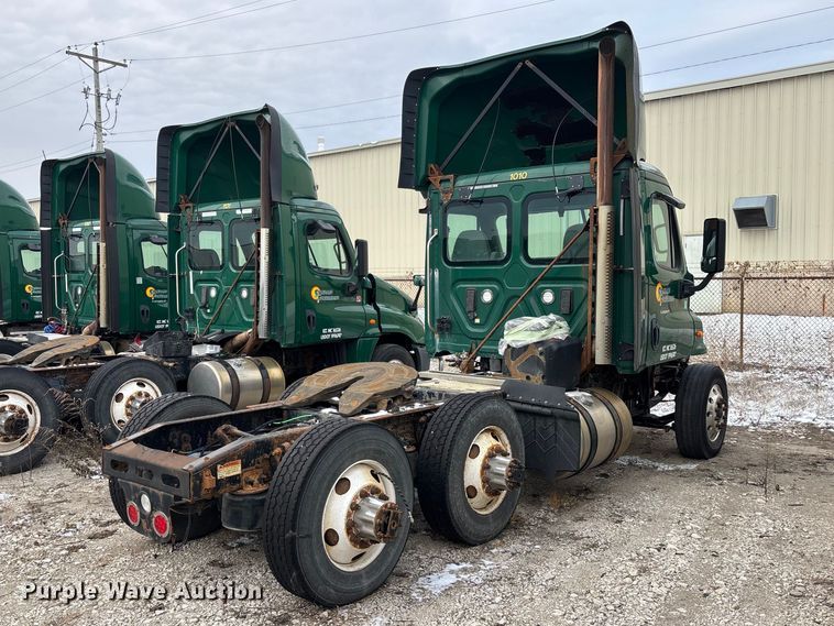 image for item FG1127 2017 Freightliner Cascadia 125 semi truck