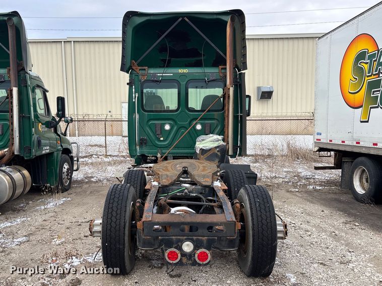 image for item FG1127 2017 Freightliner Cascadia 125 semi truck