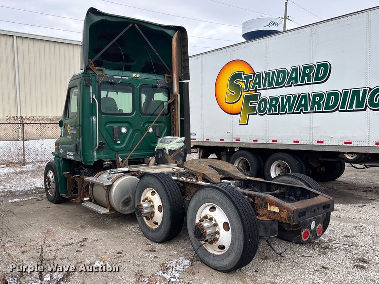 image for item FG1127 2017 Freightliner Cascadia 125 semi truck