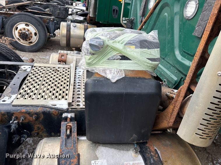 image for item FG1127 2017 Freightliner Cascadia 125 semi truck