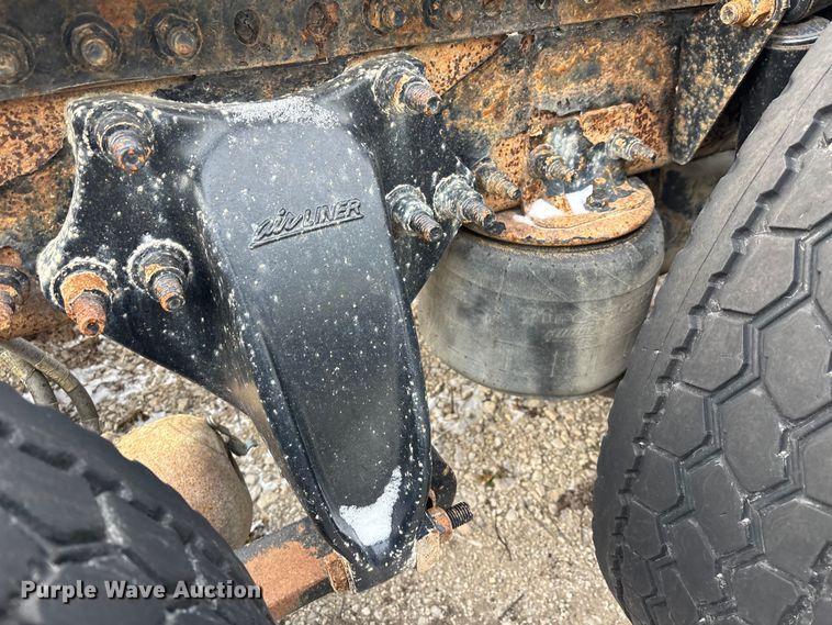 image for item FG1127 2017 Freightliner Cascadia 125 semi truck