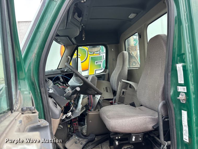 image for item FG1127 2017 Freightliner Cascadia 125 semi truck