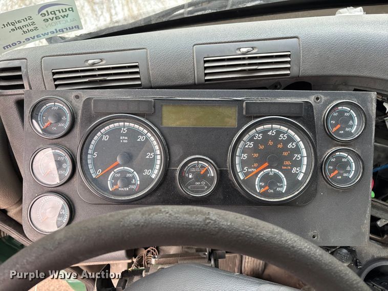 image for item FG1127 2017 Freightliner Cascadia 125 semi truck