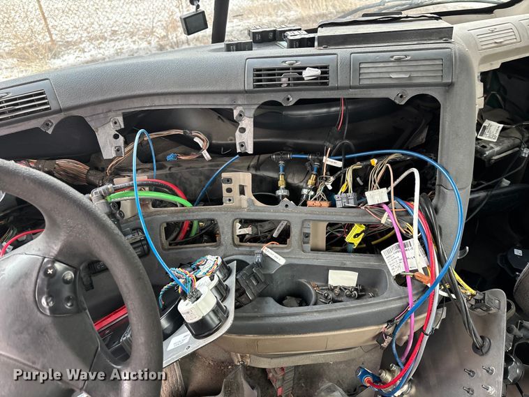 image for item FG1127 2017 Freightliner Cascadia 125 semi truck