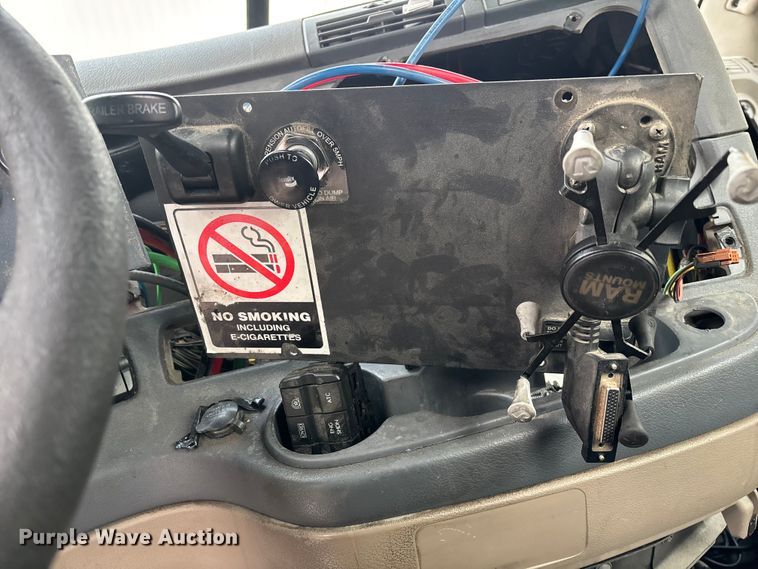 image for item FG1127 2017 Freightliner Cascadia 125 semi truck