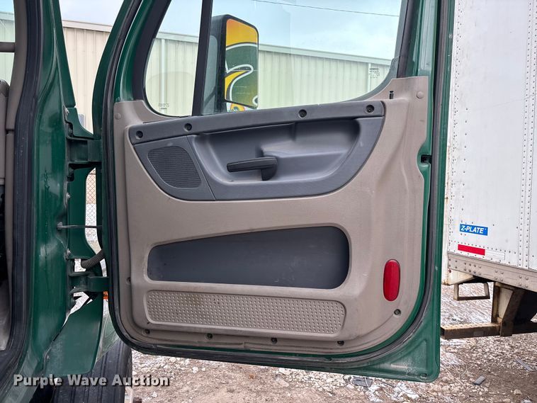 image for item FG1127 2017 Freightliner Cascadia 125 semi truck