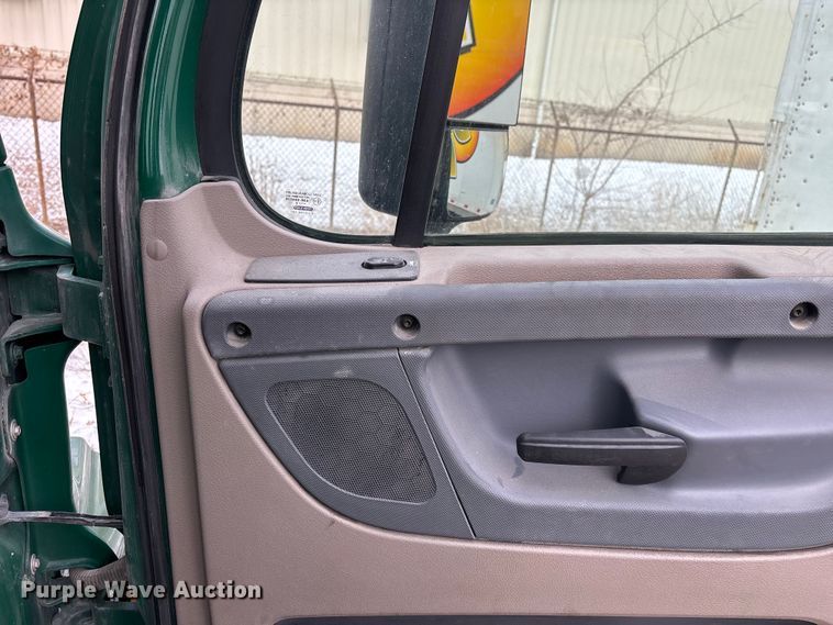 image for item FG1127 2017 Freightliner Cascadia 125 semi truck