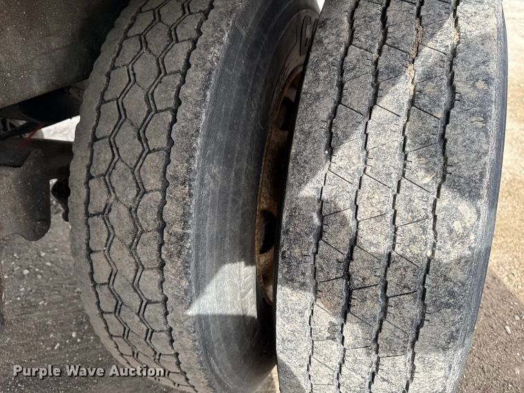 image for item FG1130 2013 Strick dry van trailer