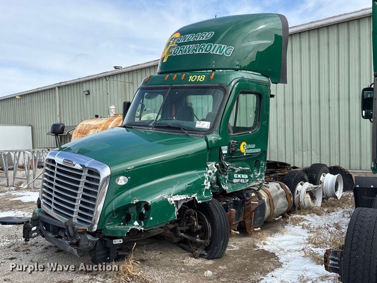 image for item FG1131 2017 Freightliner Cascadia 125 semi truck