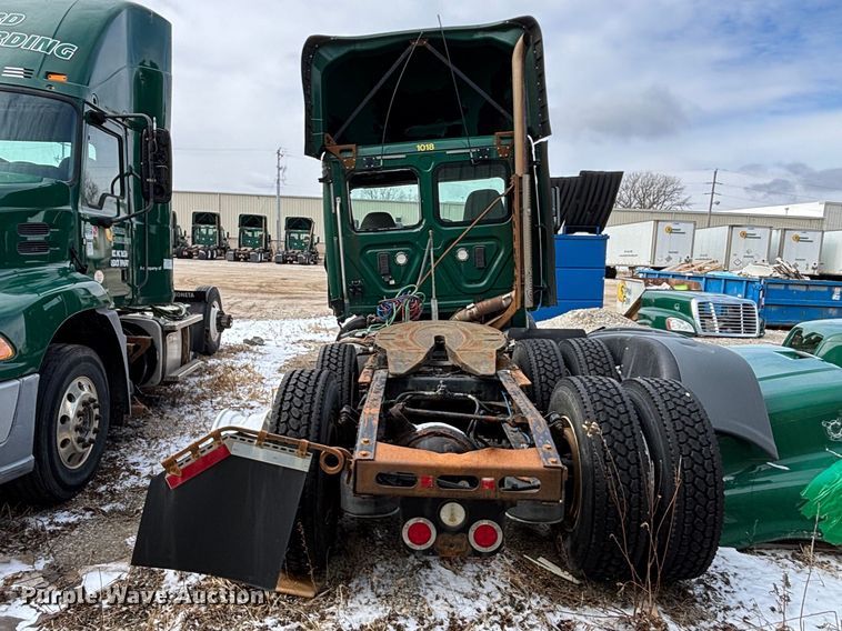 image for item FG1131 2017 Freightliner Cascadia 125 semi truck