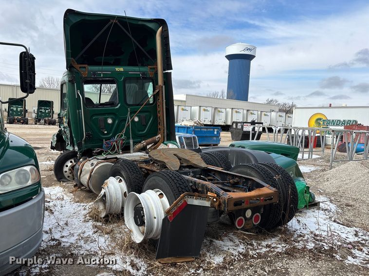 image for item FG1131 2017 Freightliner Cascadia 125 semi truck