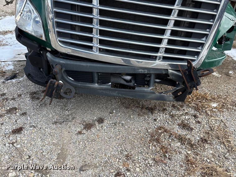 image for item FG1131 2017 Freightliner Cascadia 125 semi truck
