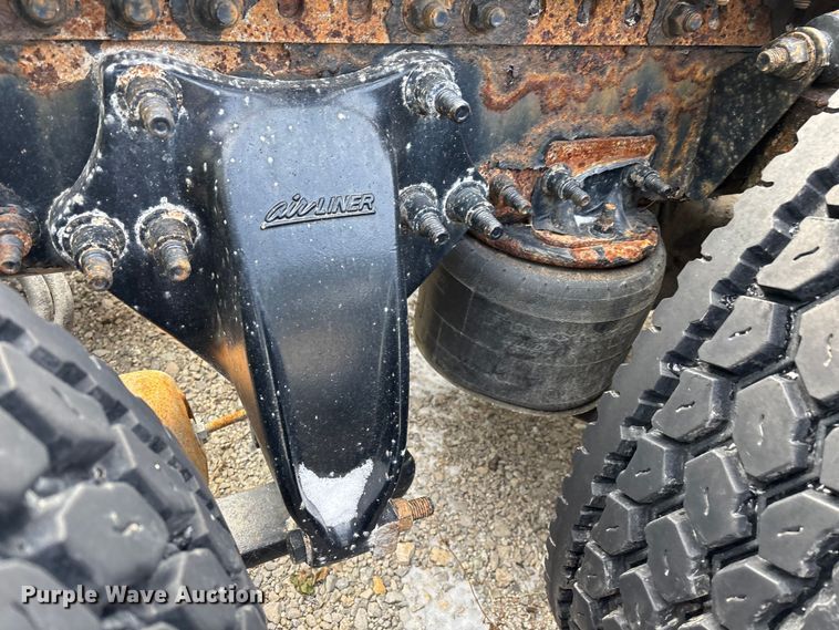 image for item FG1131 2017 Freightliner Cascadia 125 semi truck