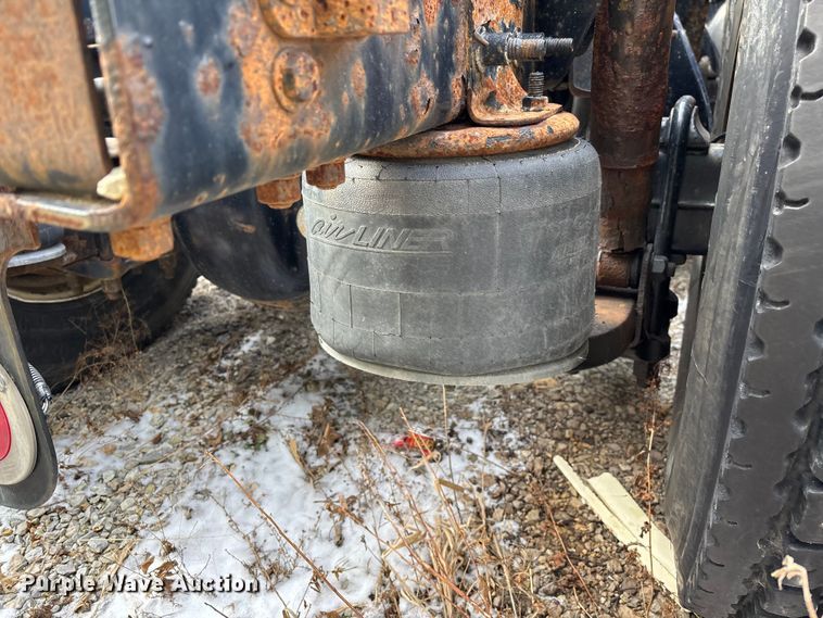 image for item FG1131 2017 Freightliner Cascadia 125 semi truck