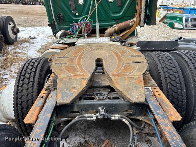 image for item FG1131 2017 Freightliner Cascadia 125 semi truck