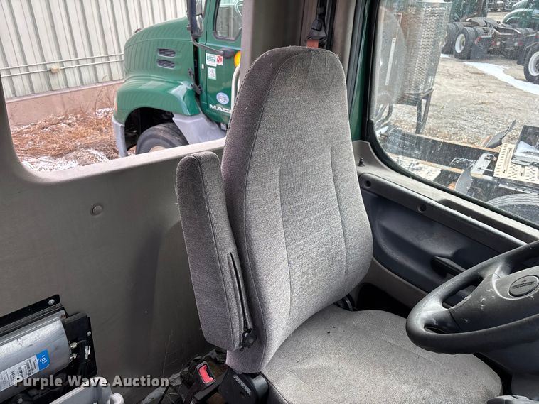 image for item FG1131 2017 Freightliner Cascadia 125 semi truck