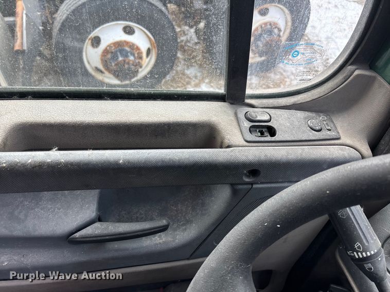 image for item FG1131 2017 Freightliner Cascadia 125 semi truck