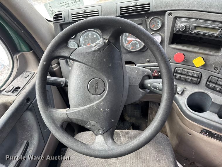 image for item FG1131 2017 Freightliner Cascadia 125 semi truck