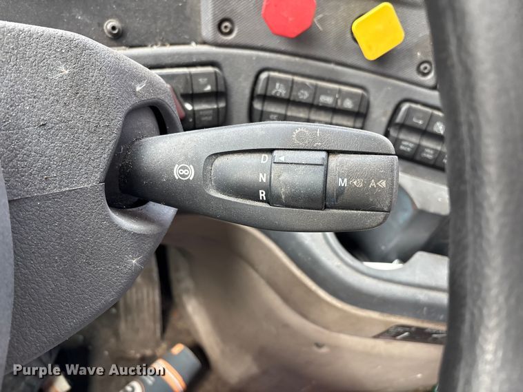 image for item FG1131 2017 Freightliner Cascadia 125 semi truck